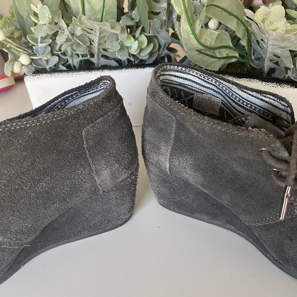 Tom’s so soft ankle Tie Booties - Picture 3 of 6